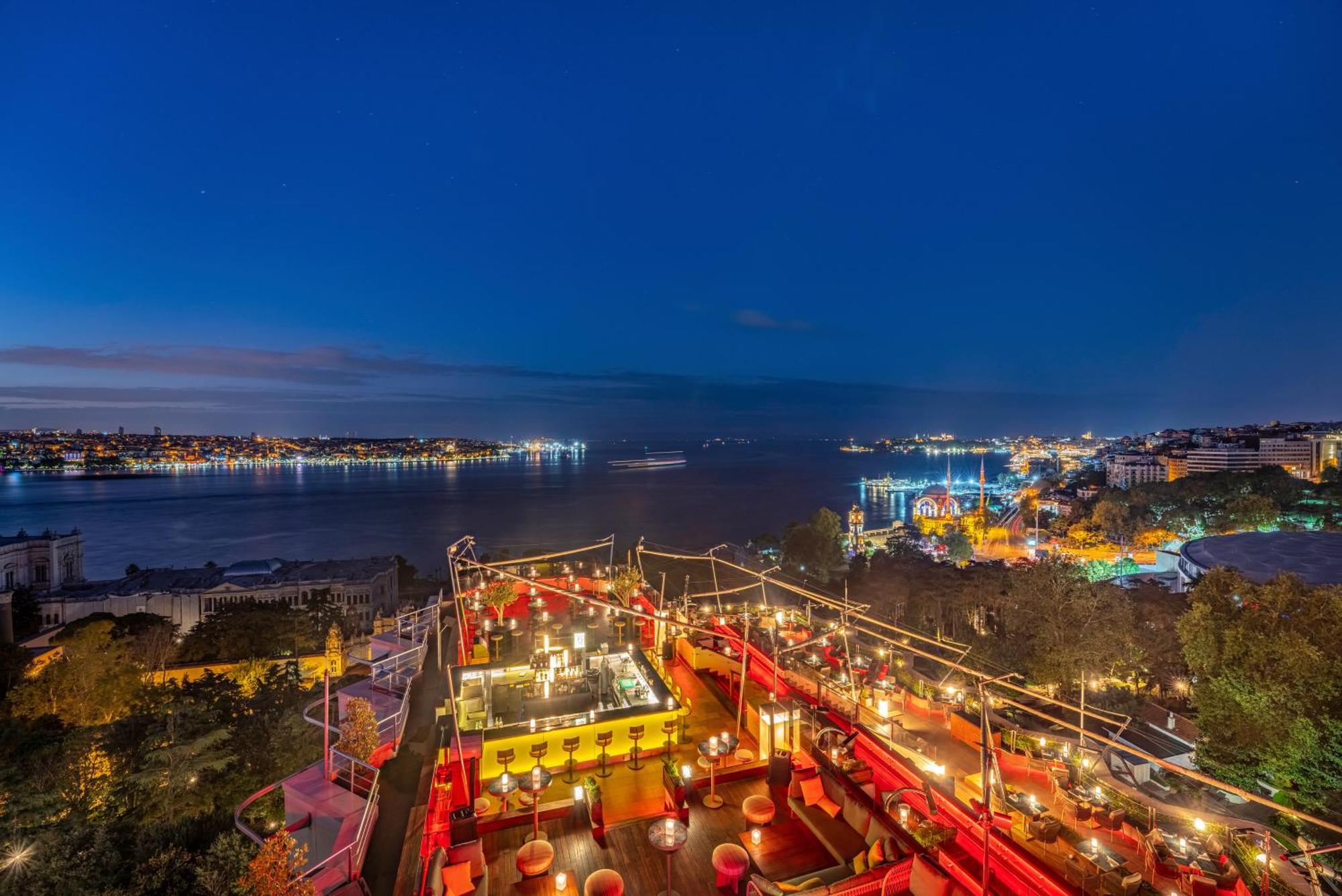 Swissotel The Bosphorus Istanbul Exterior photo View of the port of Piraeus at night